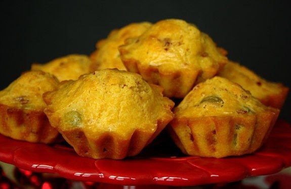 Queques de linguiça e azeitona.