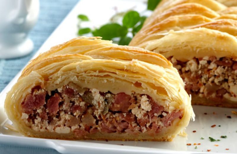 Folhado de linguiça e ricota